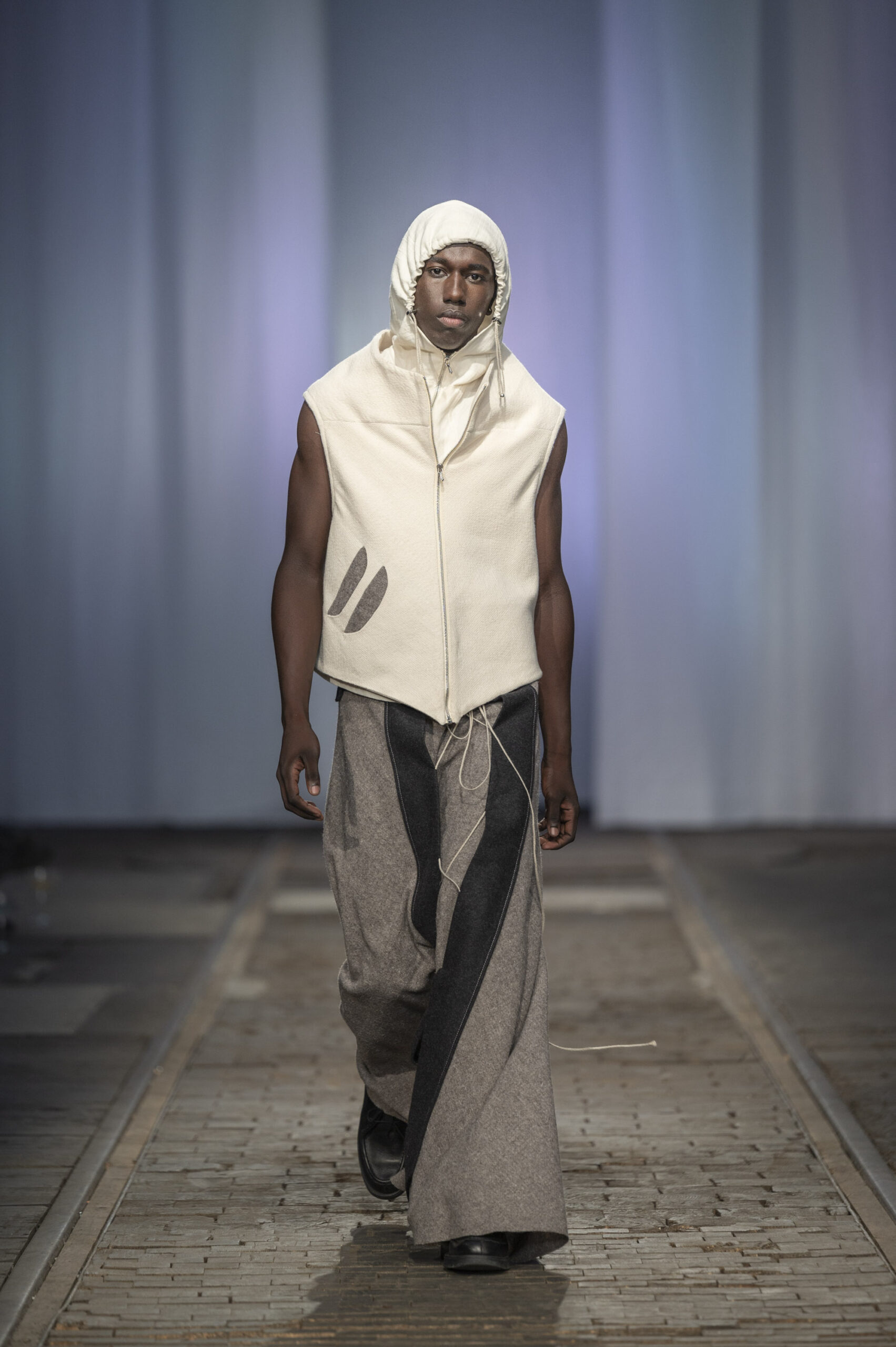 F+F Modedesign Zürich.
all clothing. VNIC Leonardo