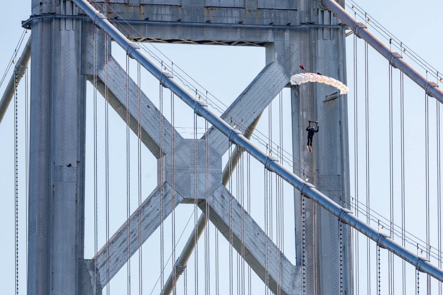 Prada Linea Rossa_Red Bull_Bridge Rider (3)