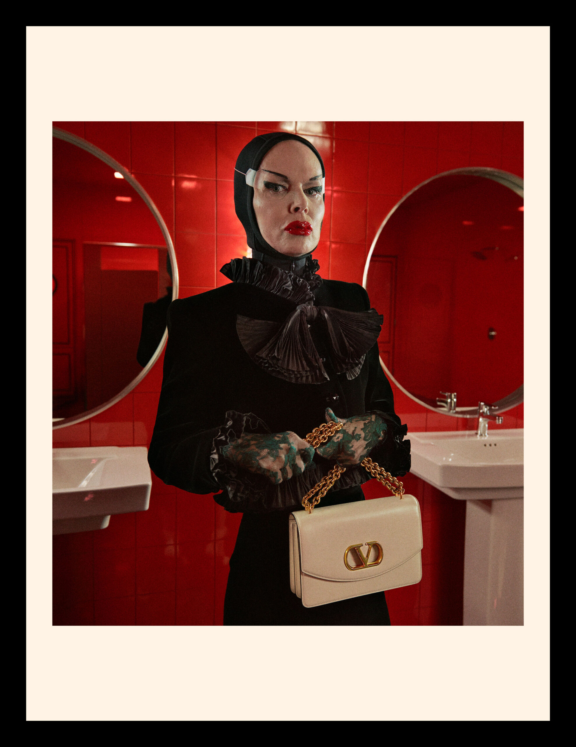 アート+エンタメ GUCCI - Gucci Prospettive 4 : Ancora Londra Gucci Prospettive 4: Ancora Londra in Volume 4 | GUCCI® US