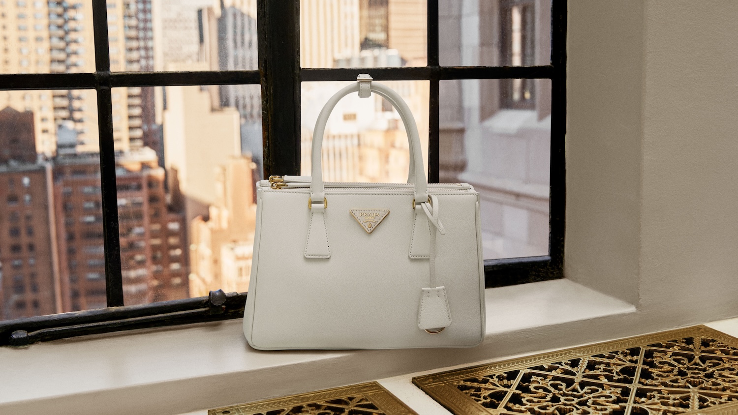 Prada Galleria_Leathergoods 2025 adv campaign still life (2)