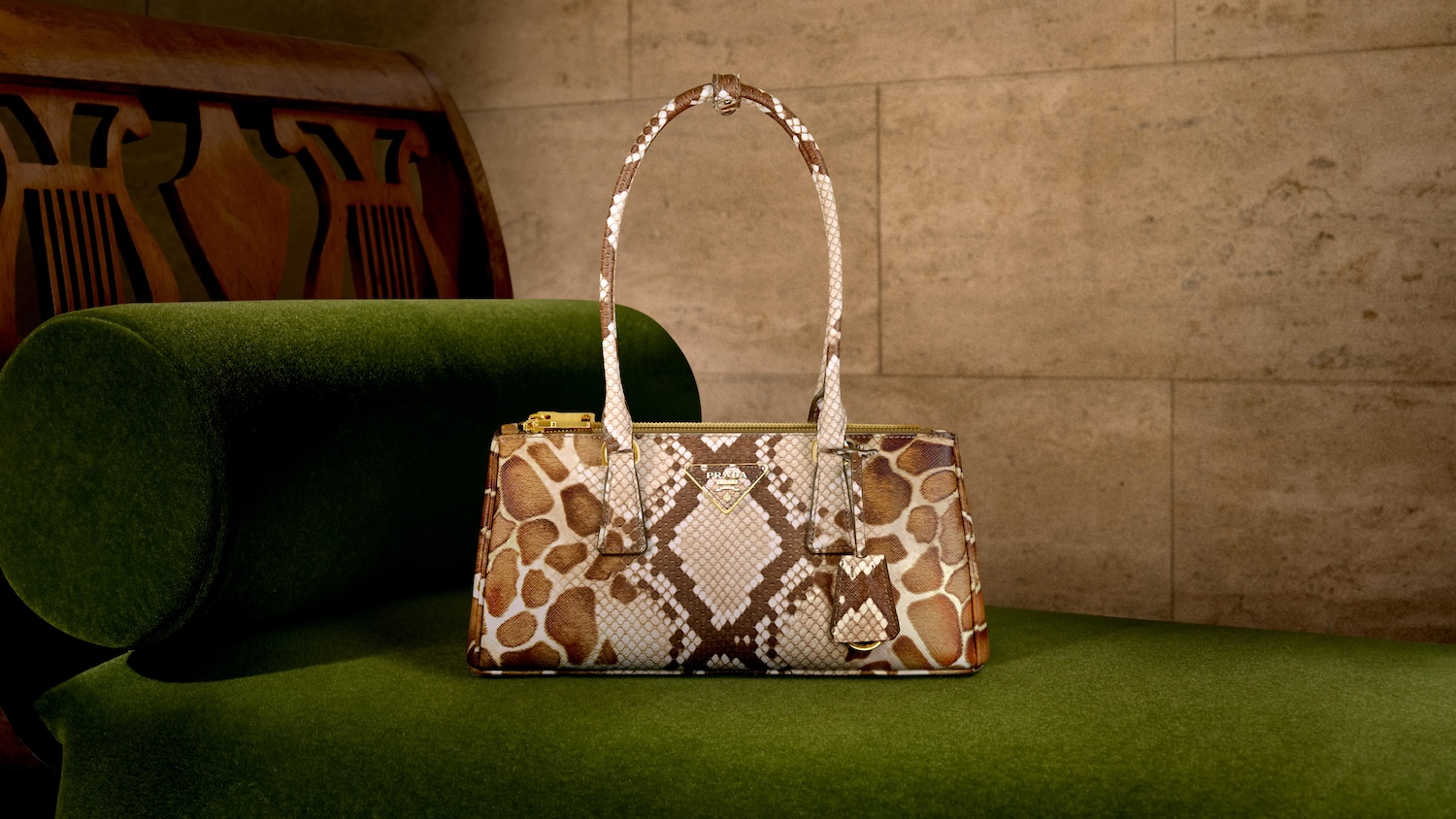 Prada Galleria_Leathergoods 2025 adv campaign still life (5)
