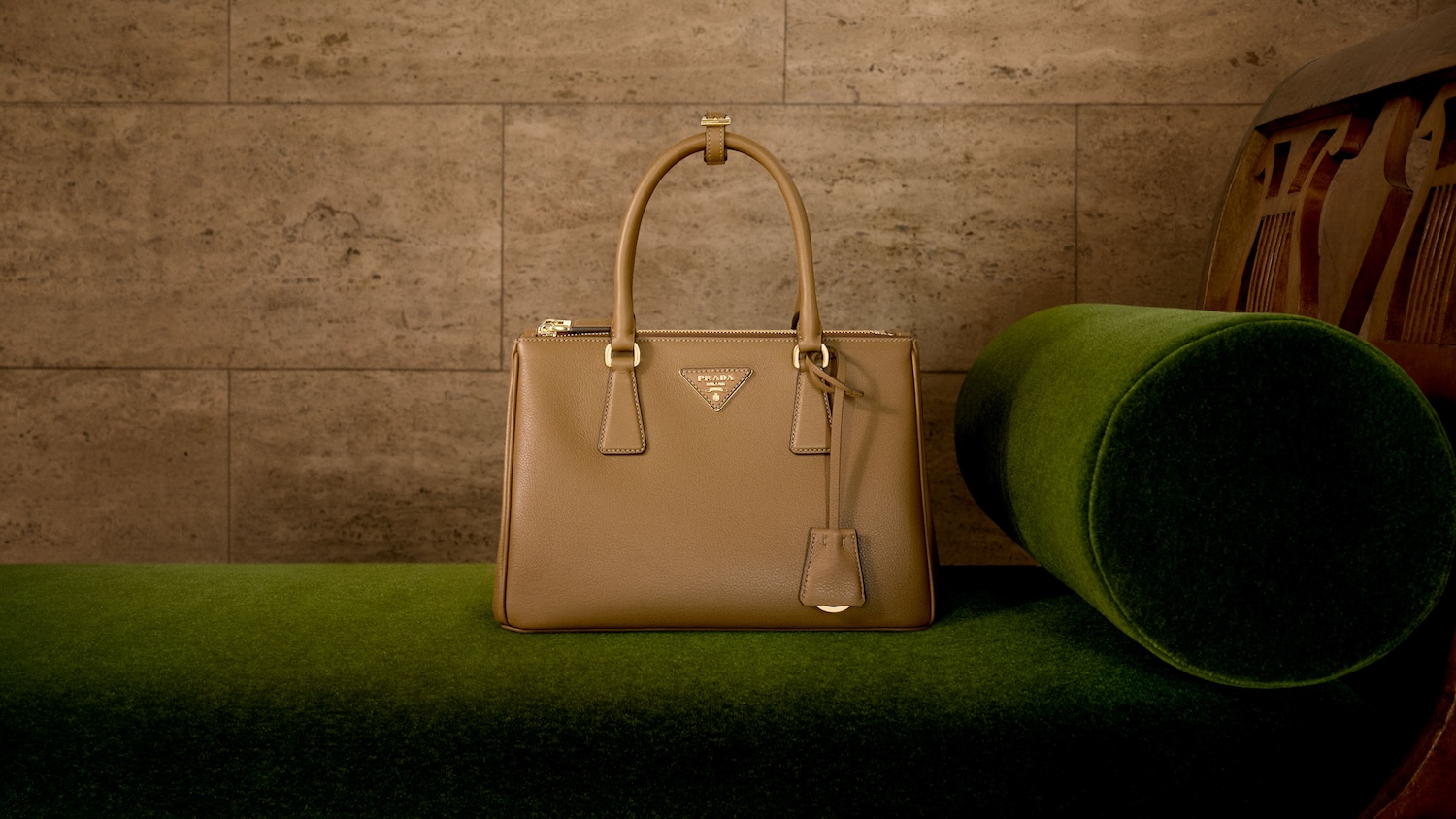 Prada Galleria_Leathergoods 2025 adv campaign still life (6)