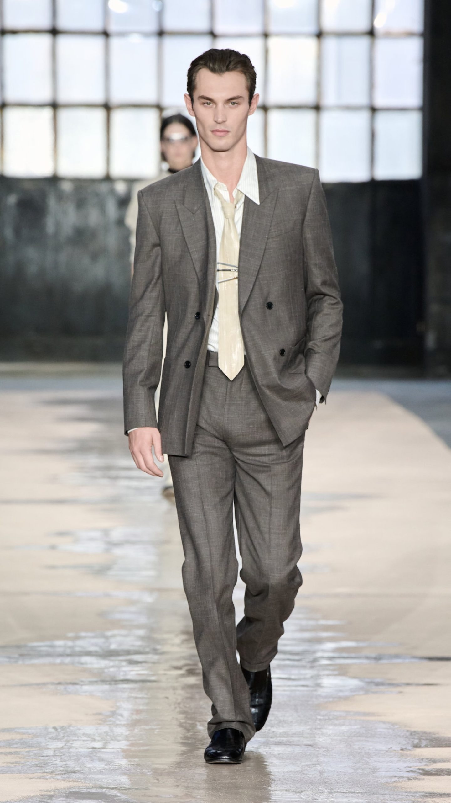 BOSS_Spring_Summer_26_Fashion_Show_RUNWAY_002_9x16__image-mid-res