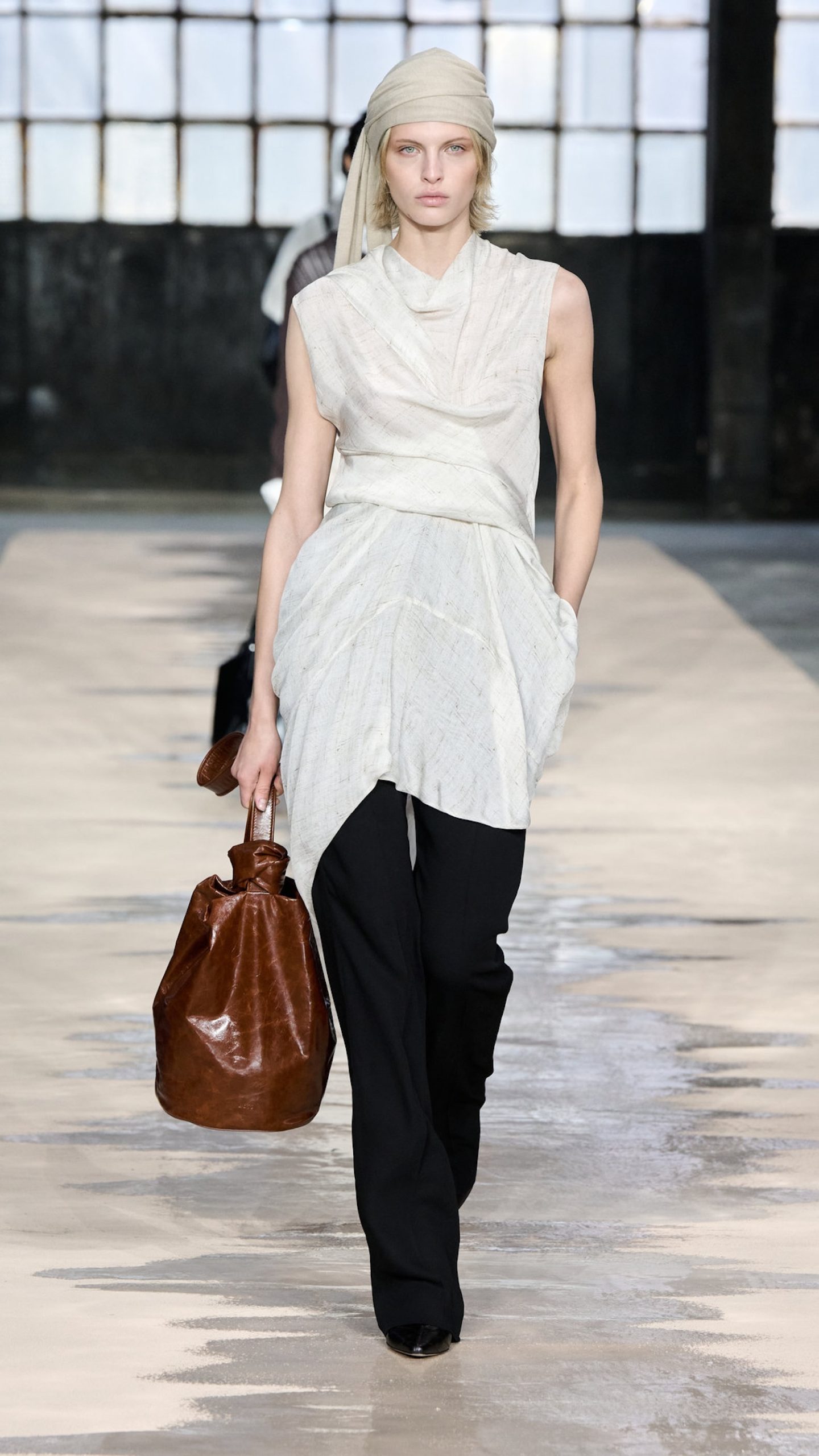 BOSS_Spring_Summer_26_Fashion_Show_RUNWAY_018_9x16__image-mid-res