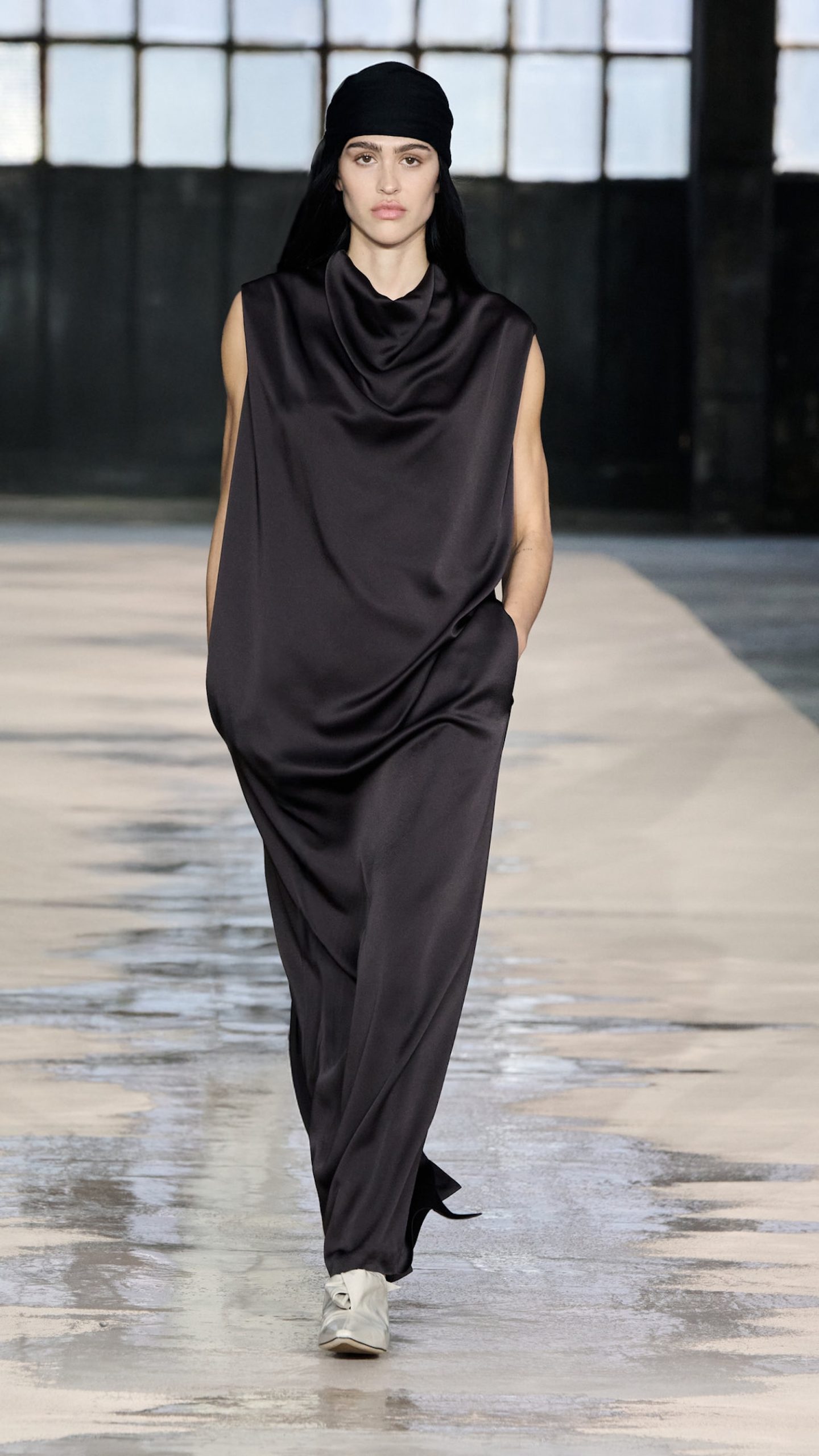 BOSS_Spring_Summer_26_Fashion_Show_RUNWAY_025_9x16__image-mid-res