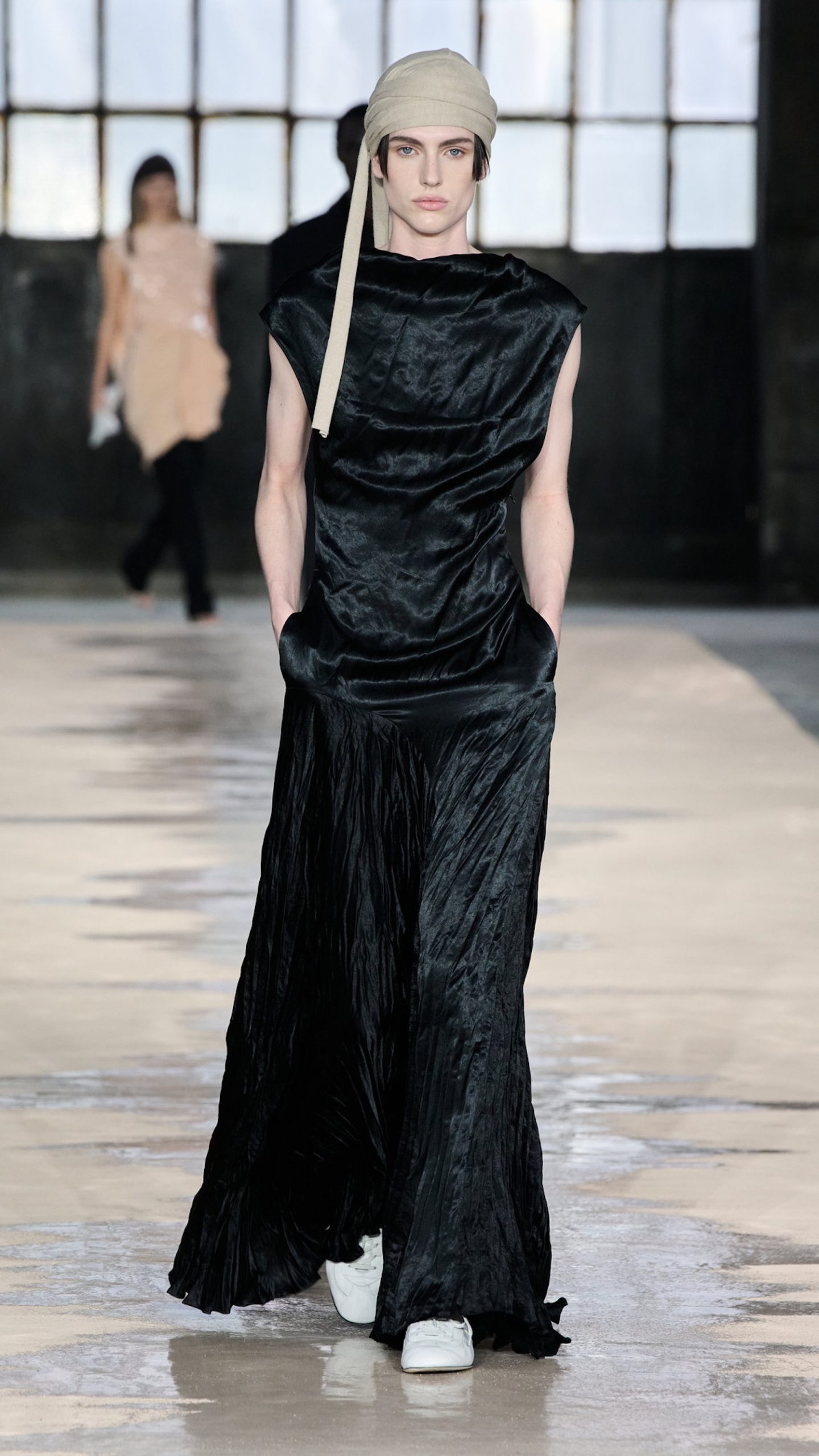 BOSS_Spring_Summer_26_Fashion_Show_RUNWAY_058_9x16__image-mid-res