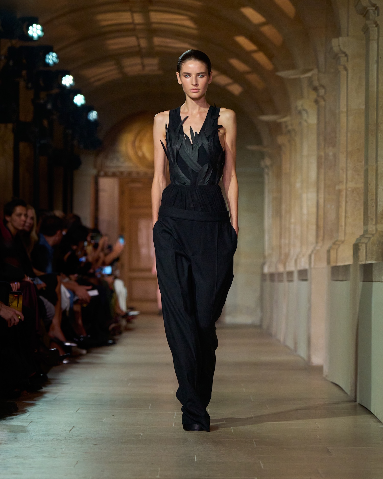 VB_SS26_4x5_RUNWAY_LOOK_01