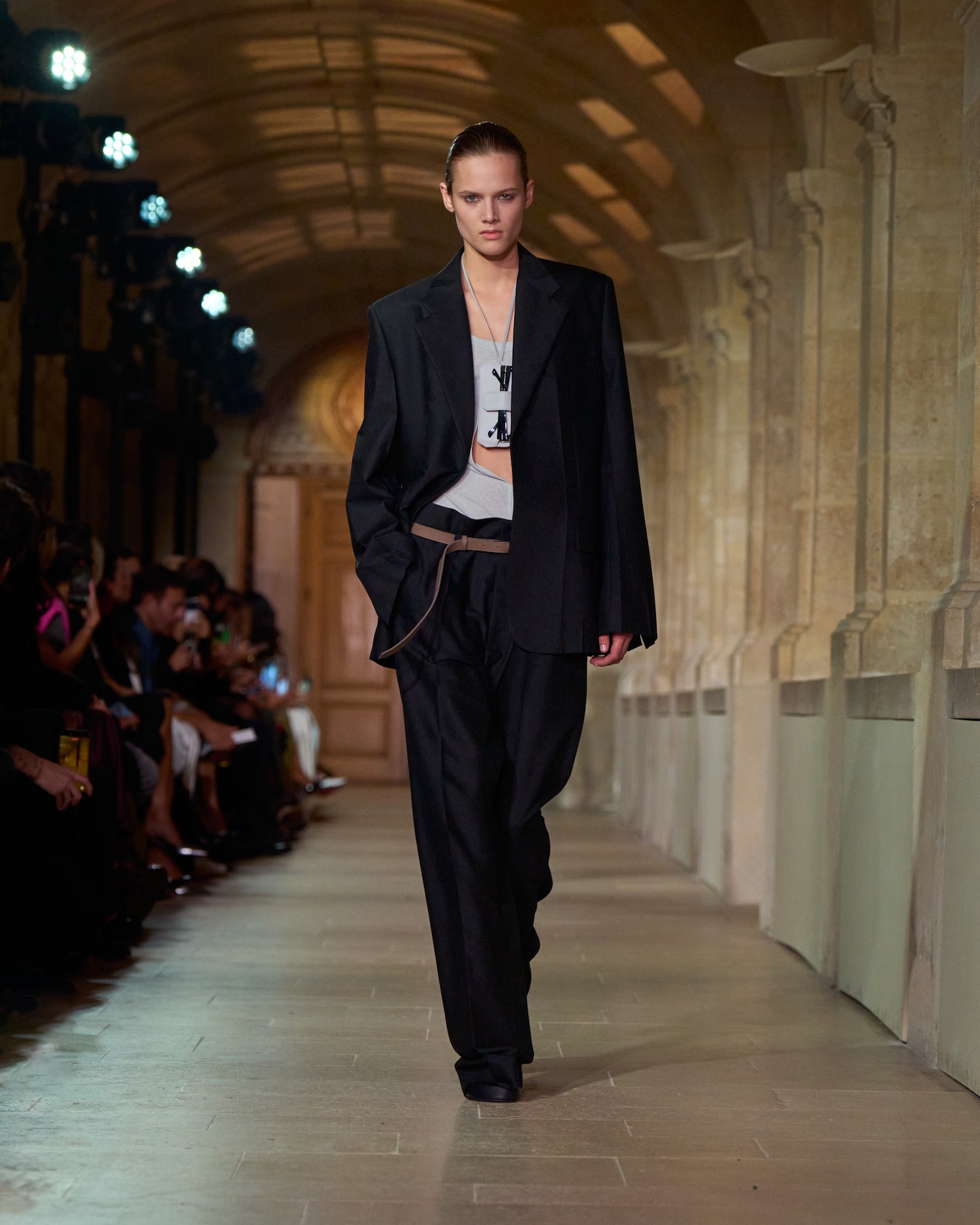 VB_SS26_4x5_RUNWAY_LOOK_02