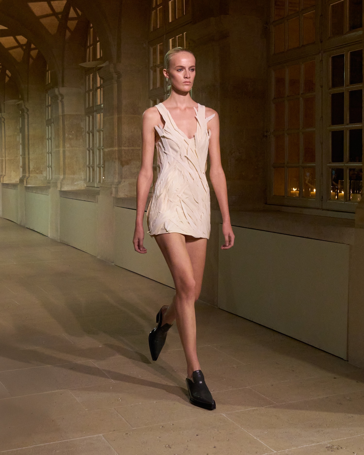 VB_SS26_4x5_RUNWAY_LOOK_03