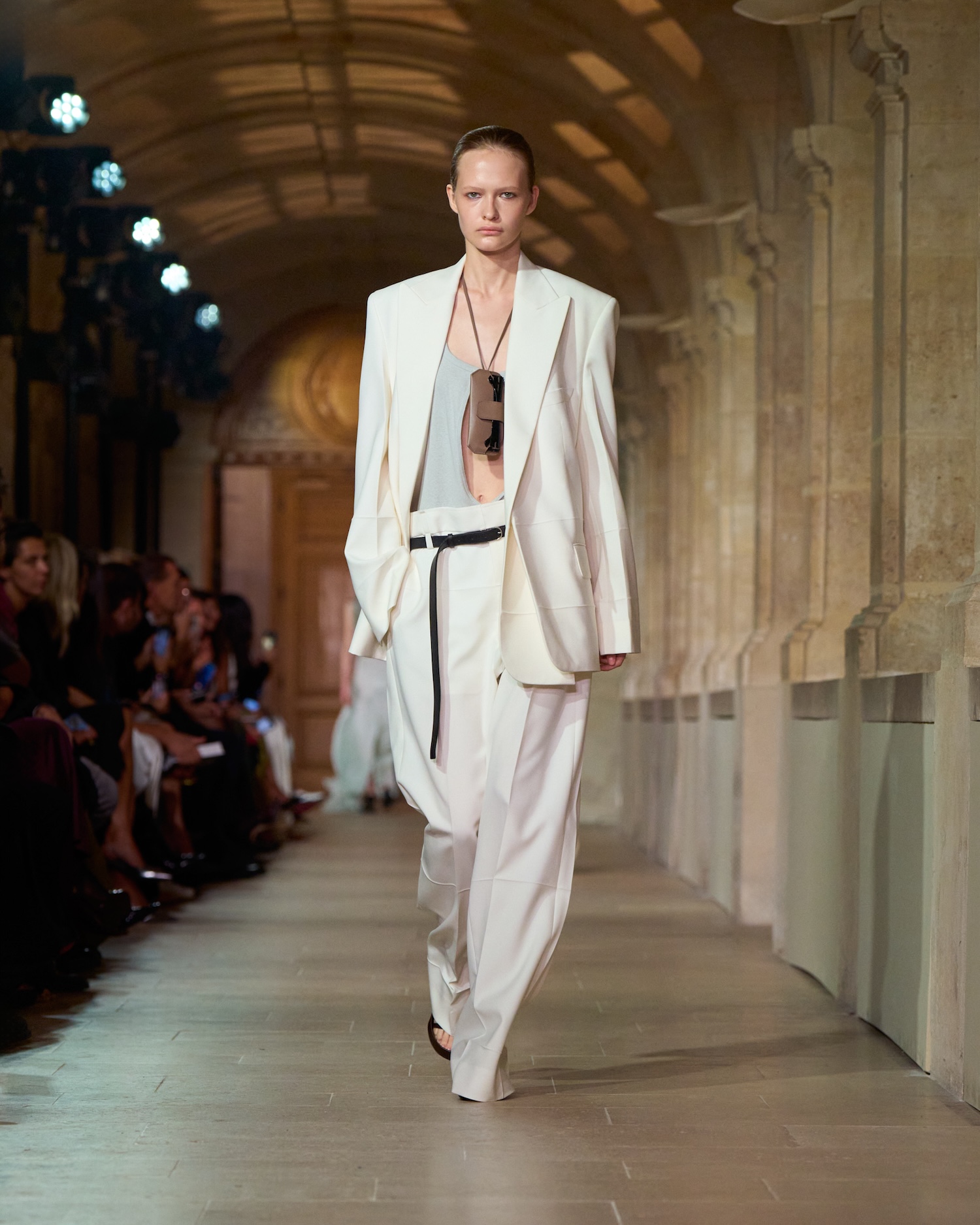 VB_SS26_4x5_RUNWAY_LOOK_06