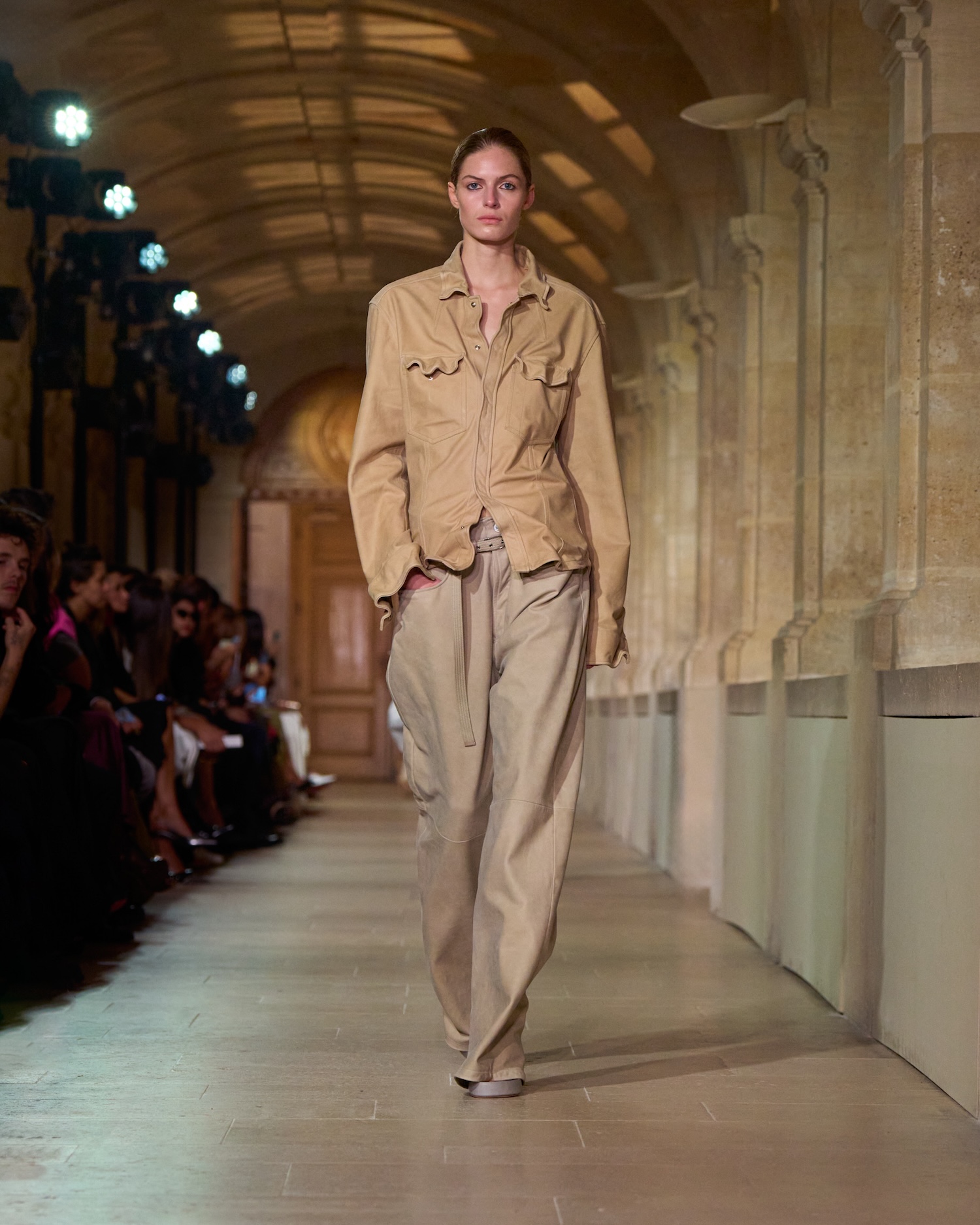 VB_SS26_4x5_RUNWAY_LOOK_16