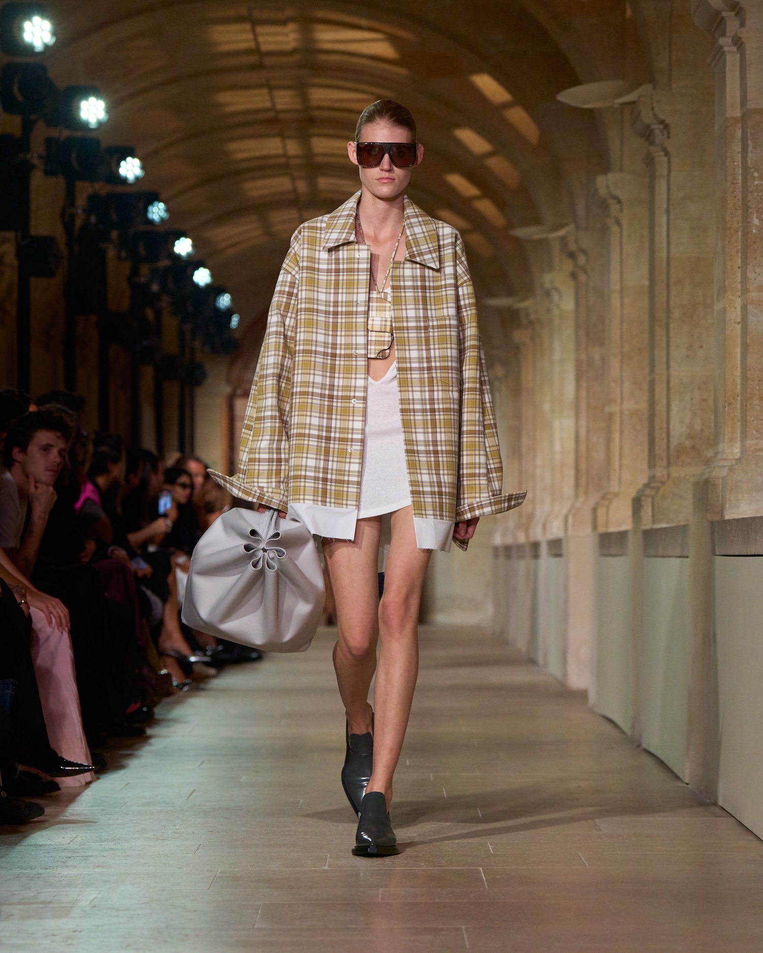 VB_SS26_4x5_RUNWAY_LOOK_17