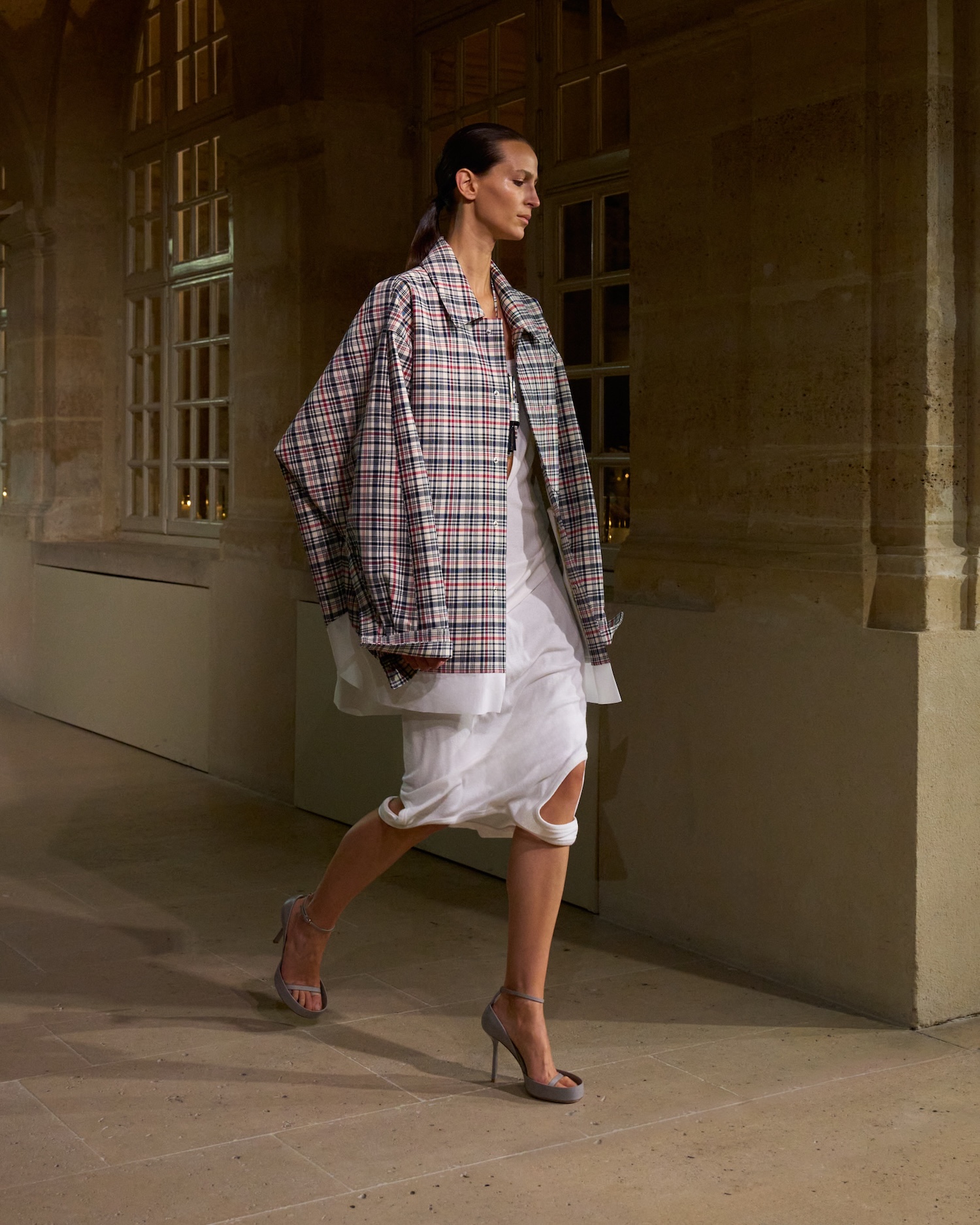 VB_SS26_4x5_RUNWAY_LOOK_21