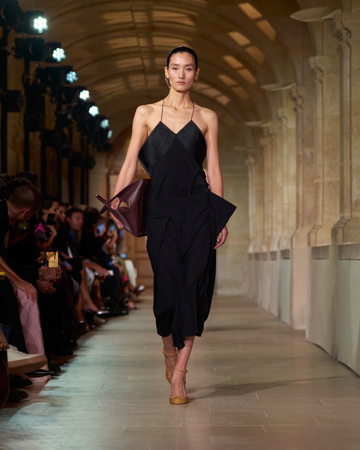 VB_SS26_4x5_RUNWAY_LOOK_29