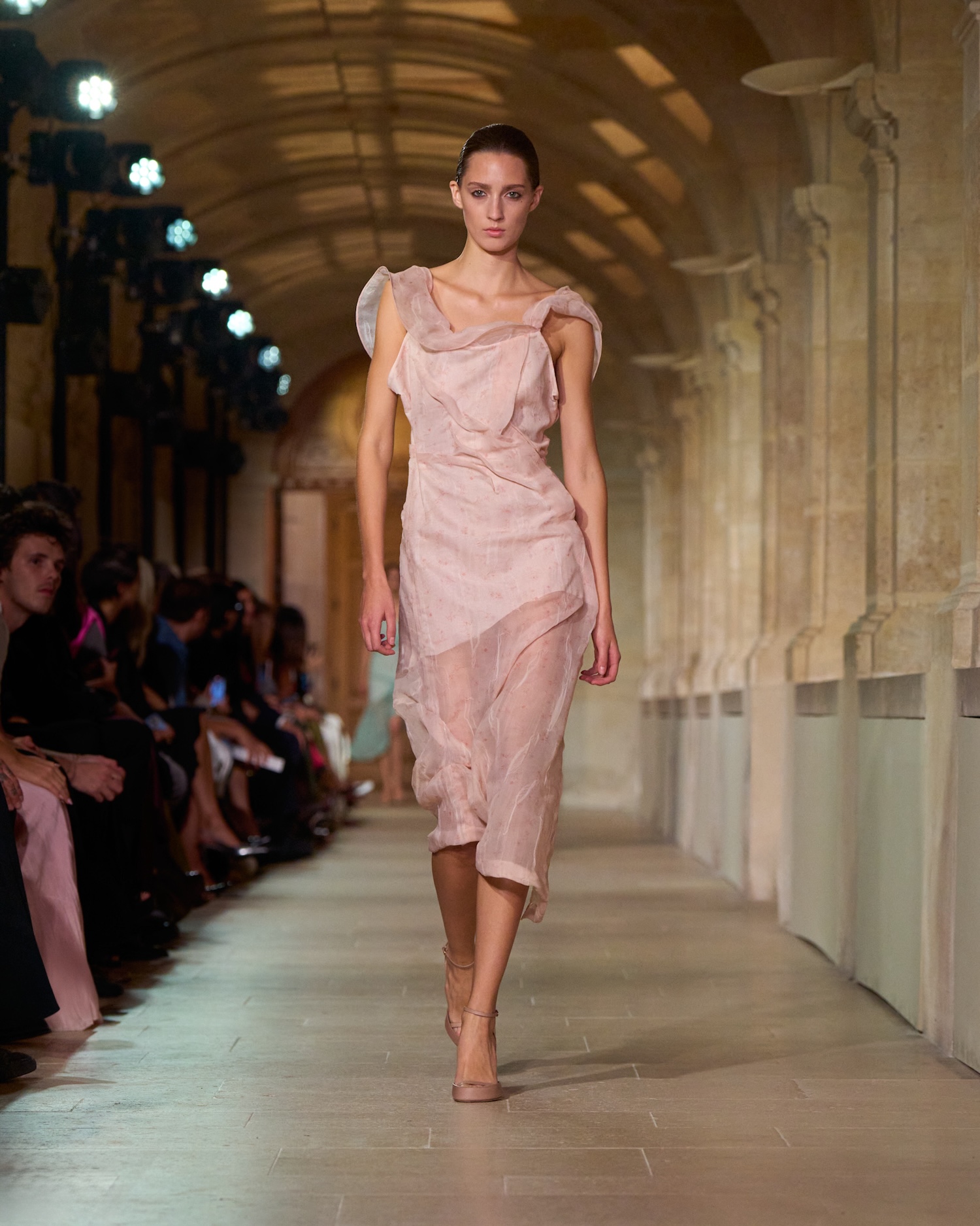 VB_SS26_4x5_RUNWAY_LOOK_37