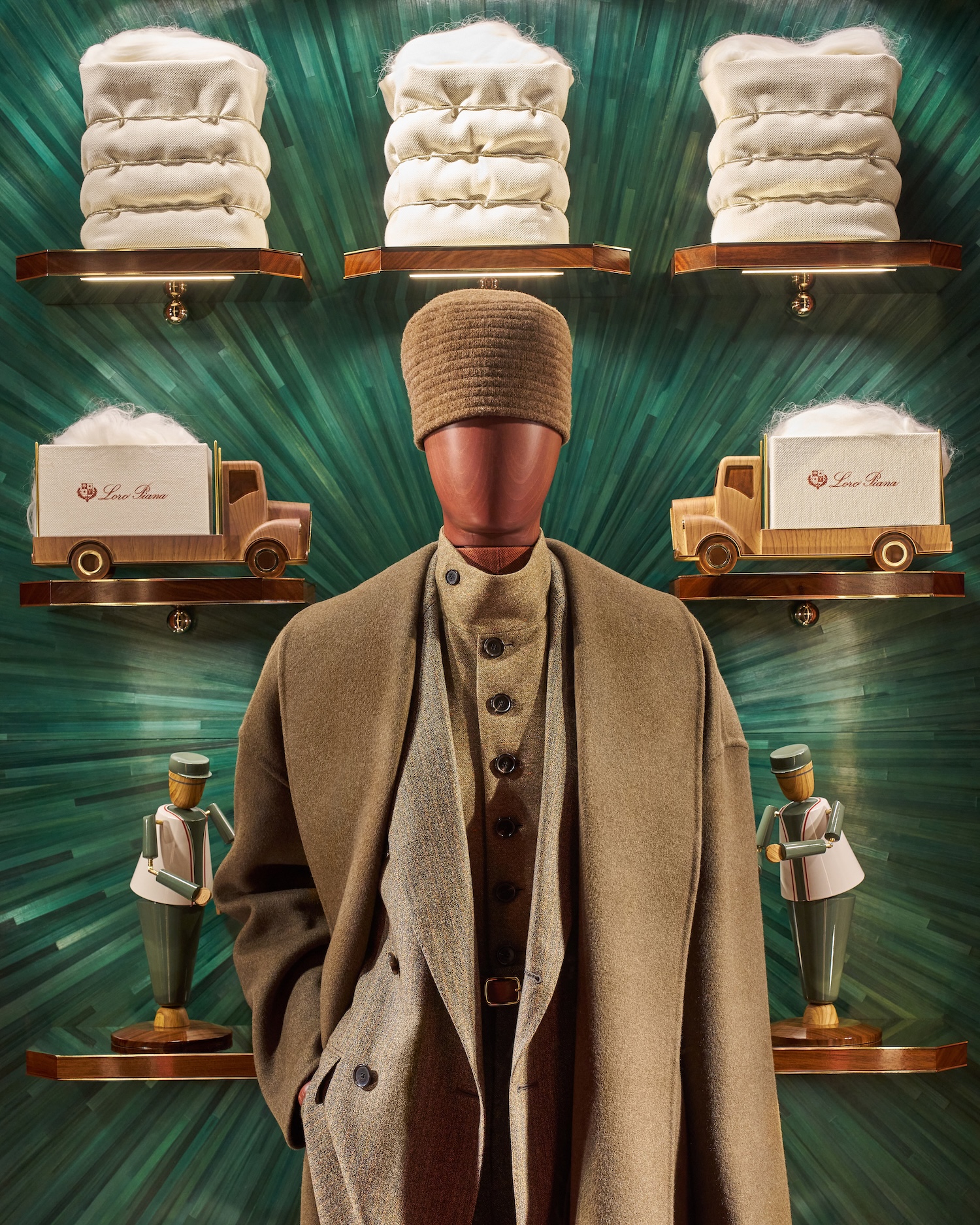 Loro Piana_Bergdorf Goodman Installation_Windows (2)