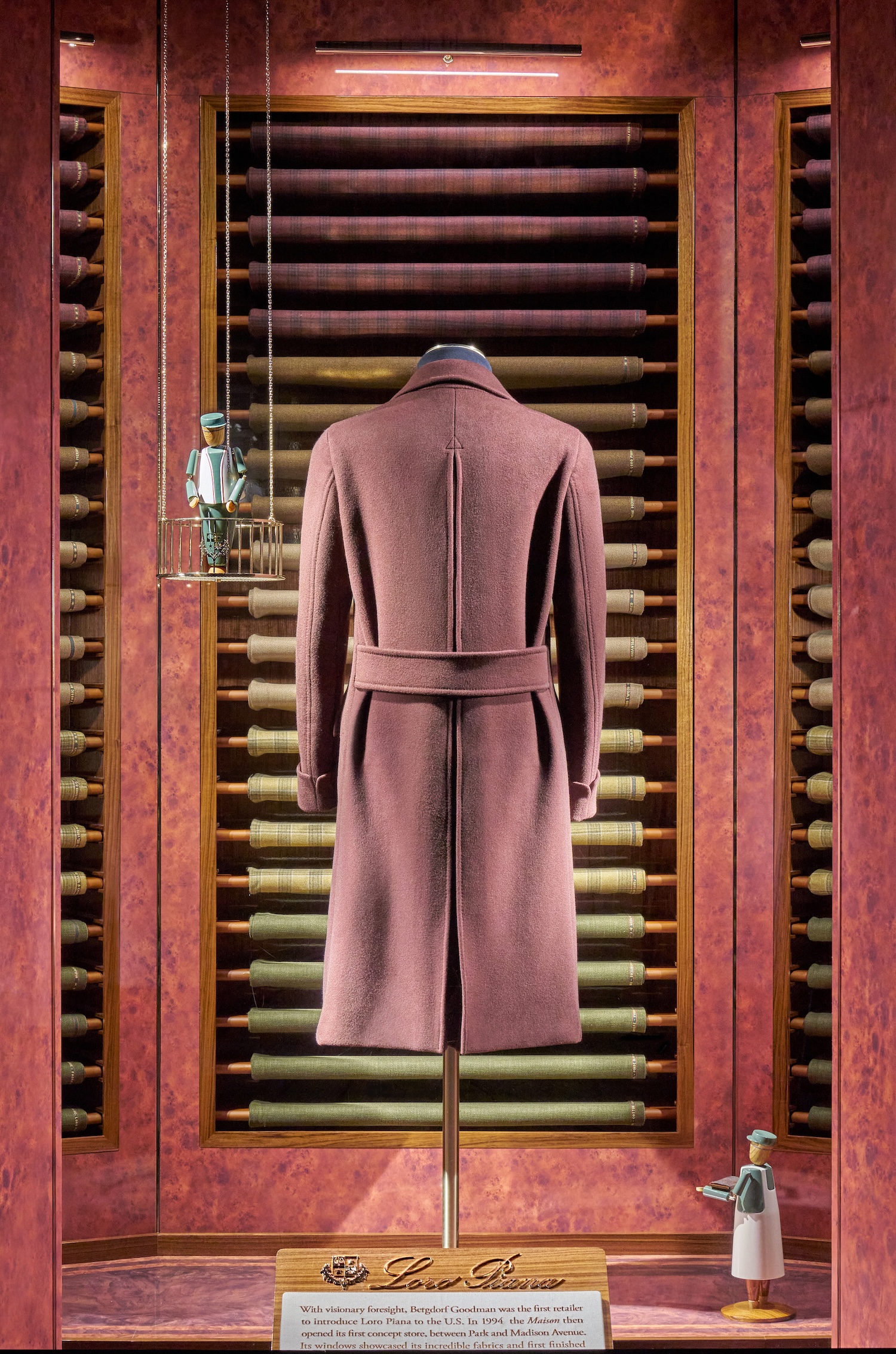 Loro Piana_Bergdorf Goodman Installation_Windows (6)