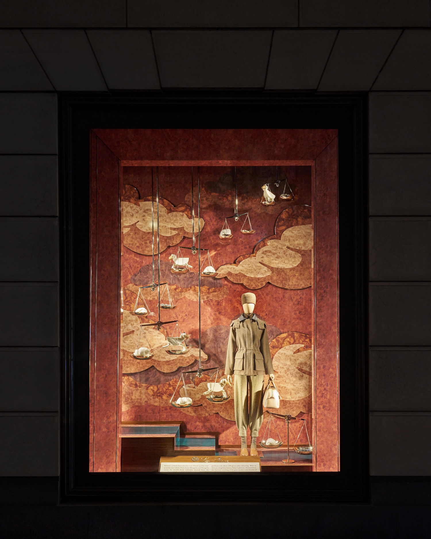 Loro Piana_Bergdorf Goodman Installation_Windows (14)