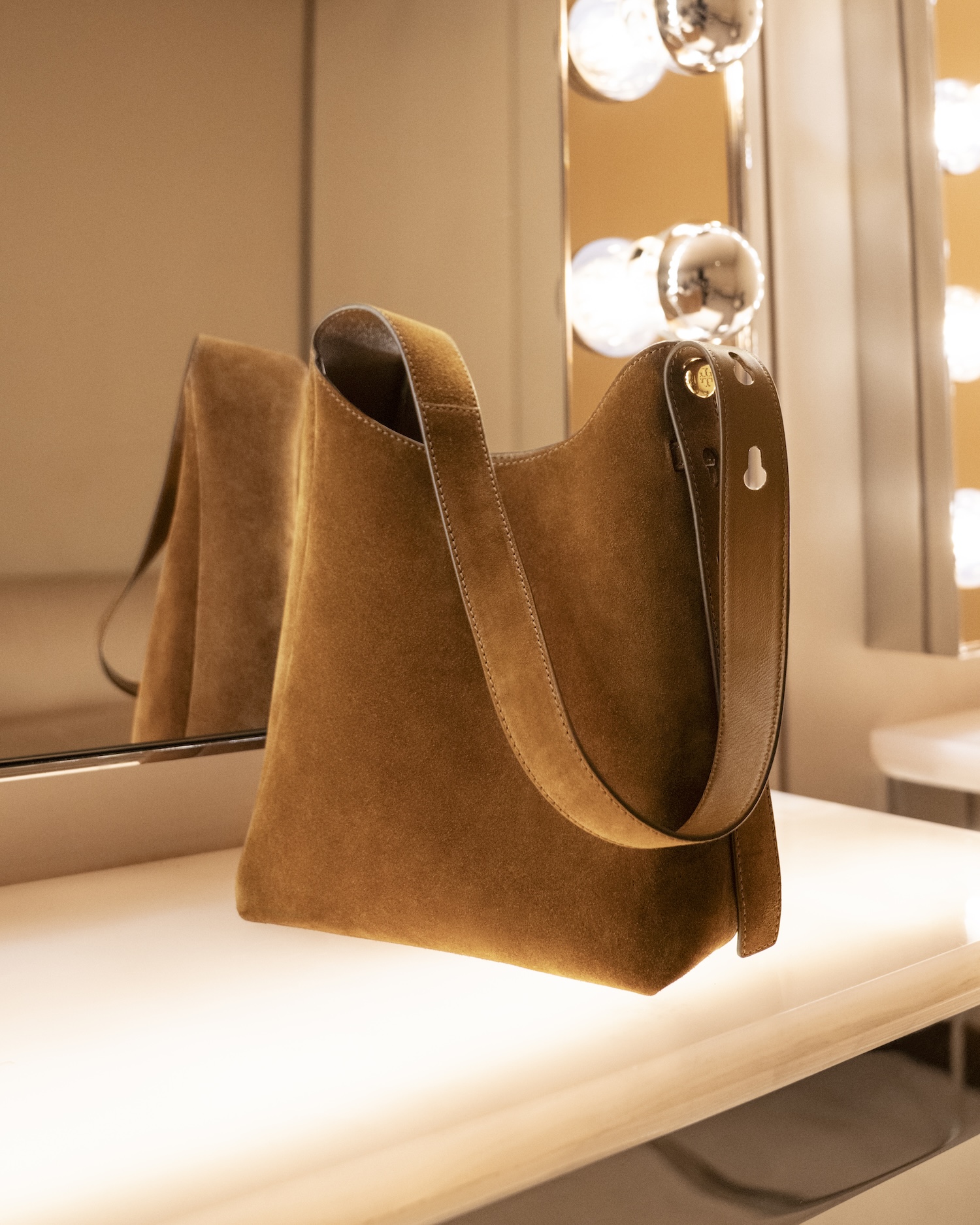 TB_HOL25_ESLS_ROMY_SUEDE_HOBO_SHOT_98_06008