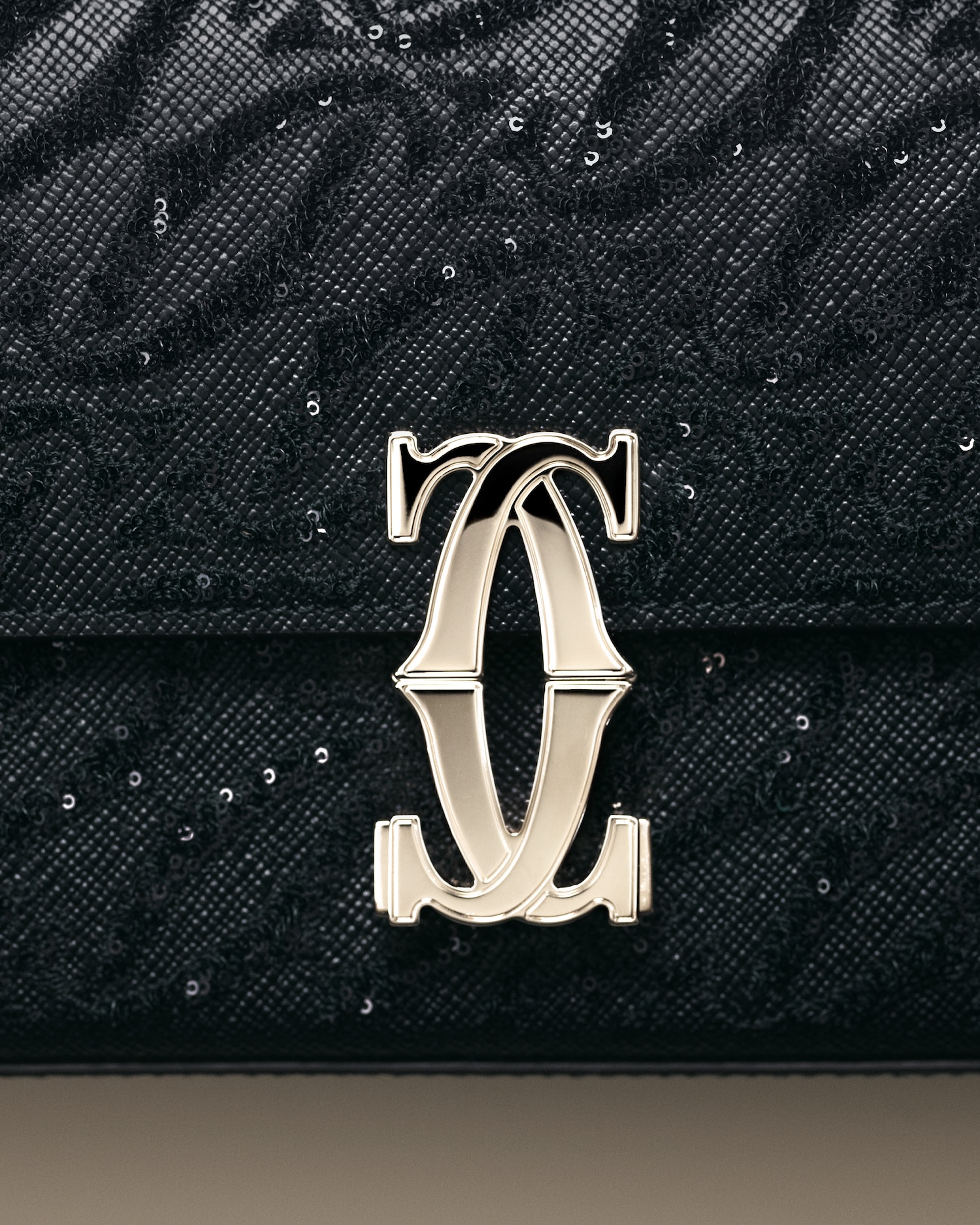 C de Cartier – mini chain bag sequins © Mattia Parodi © Cartier_Rights End 31.10.26 (2)