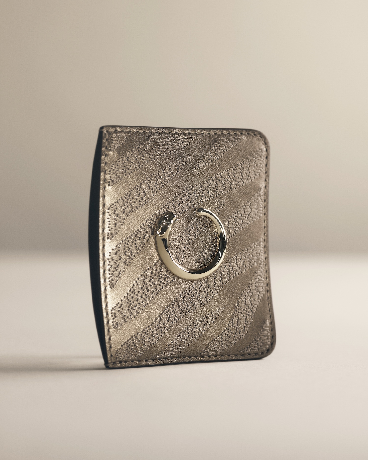 Panthère C de Cartier – card holder shiny©Mattia Parodi© Cartier_31.10.26