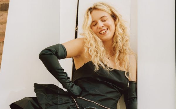 Schön! 49 | berliners | hannah kleeberg wearing CHANEL