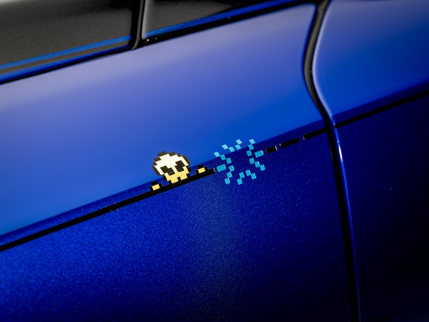 1. Black Badge Ghost Gamer – Coachline motif (2)