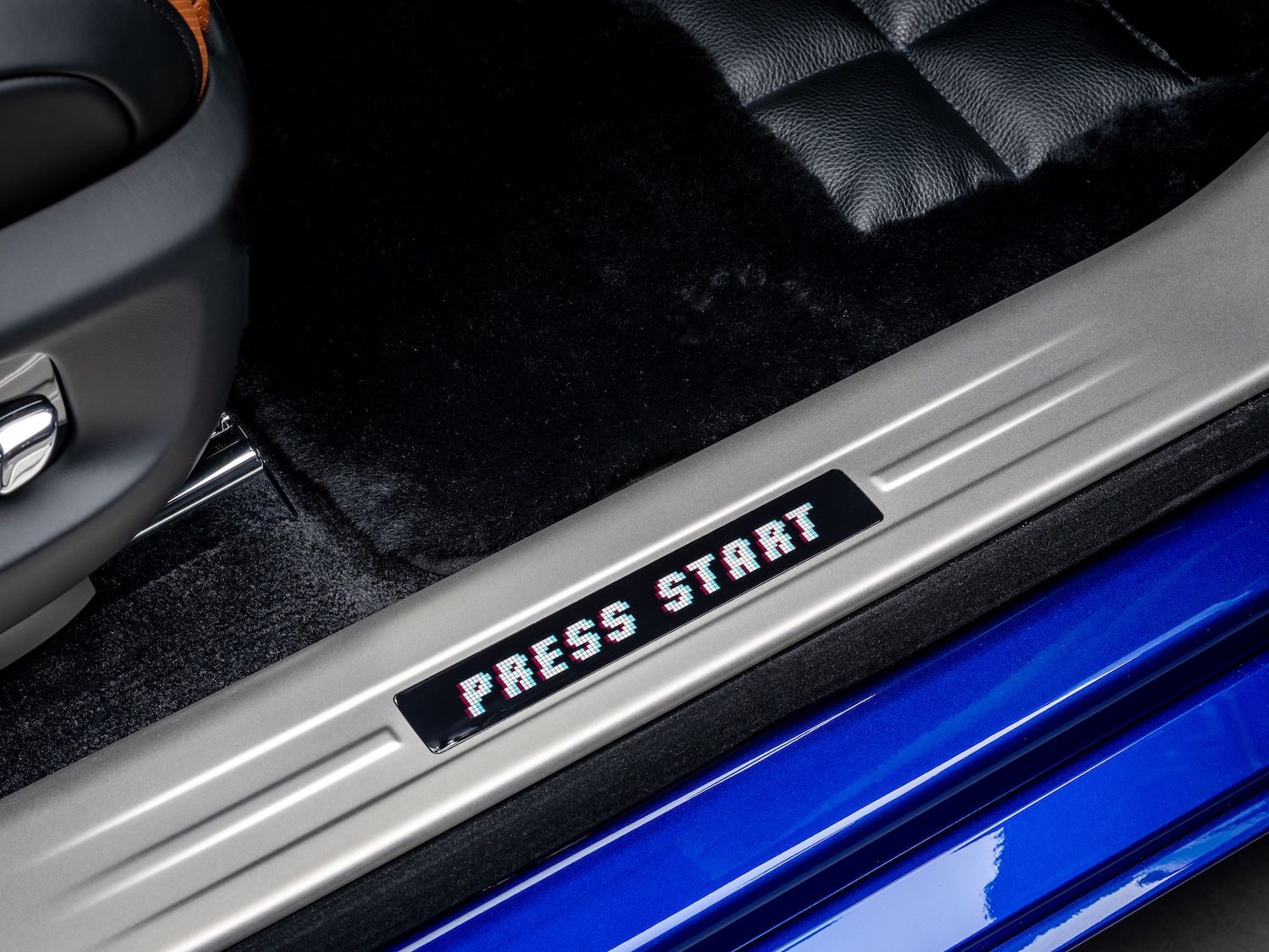 4. Black Badge Ghost Gamer – treadplates (2)