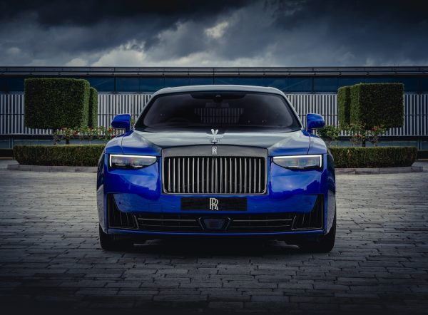 bespoke rolls-royce | the black badge ghost gamer